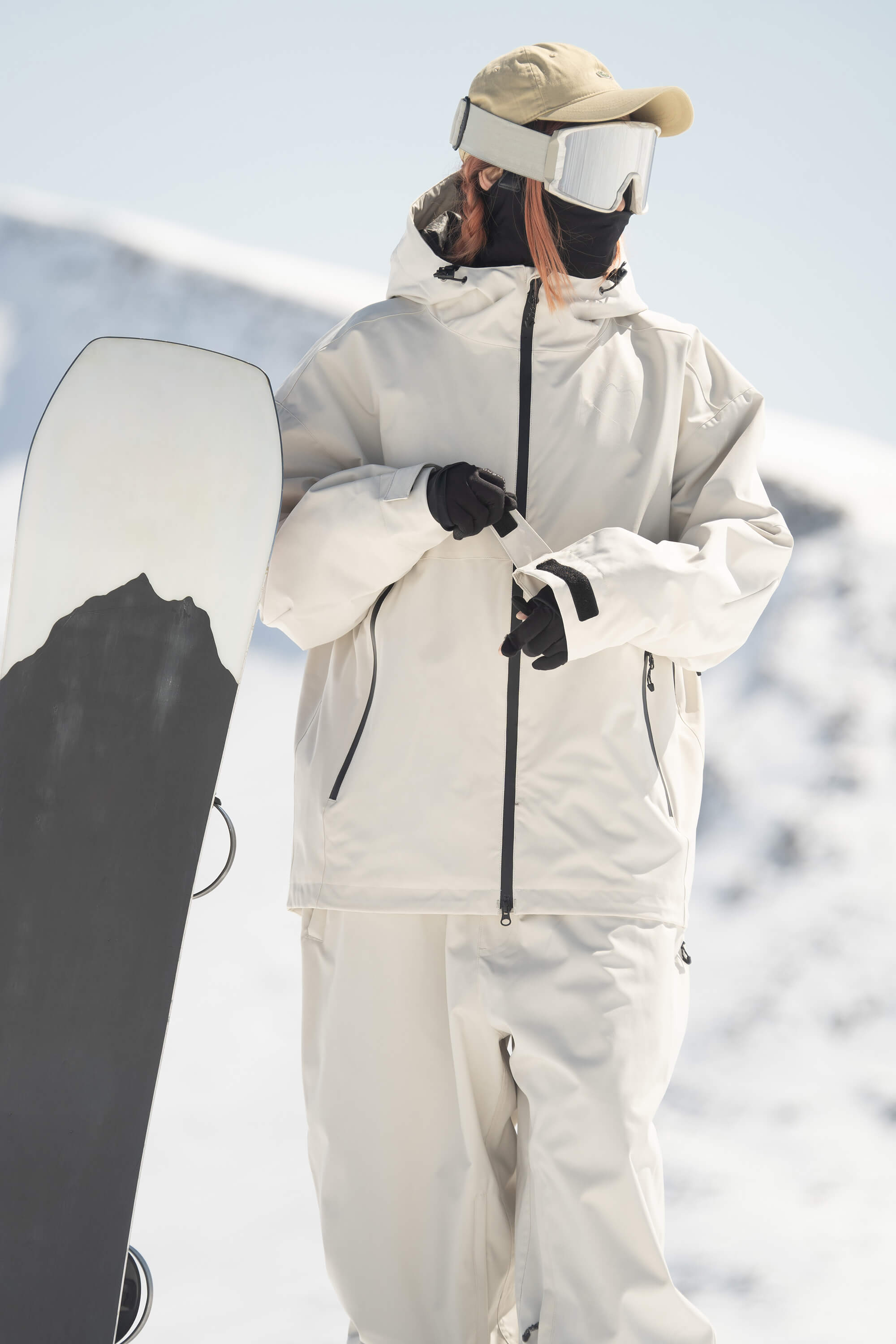 Women's Off White Fully-Sealed Dual-Vent Ski Jacket Minimalist Insulated Snow Jacket Secondary image