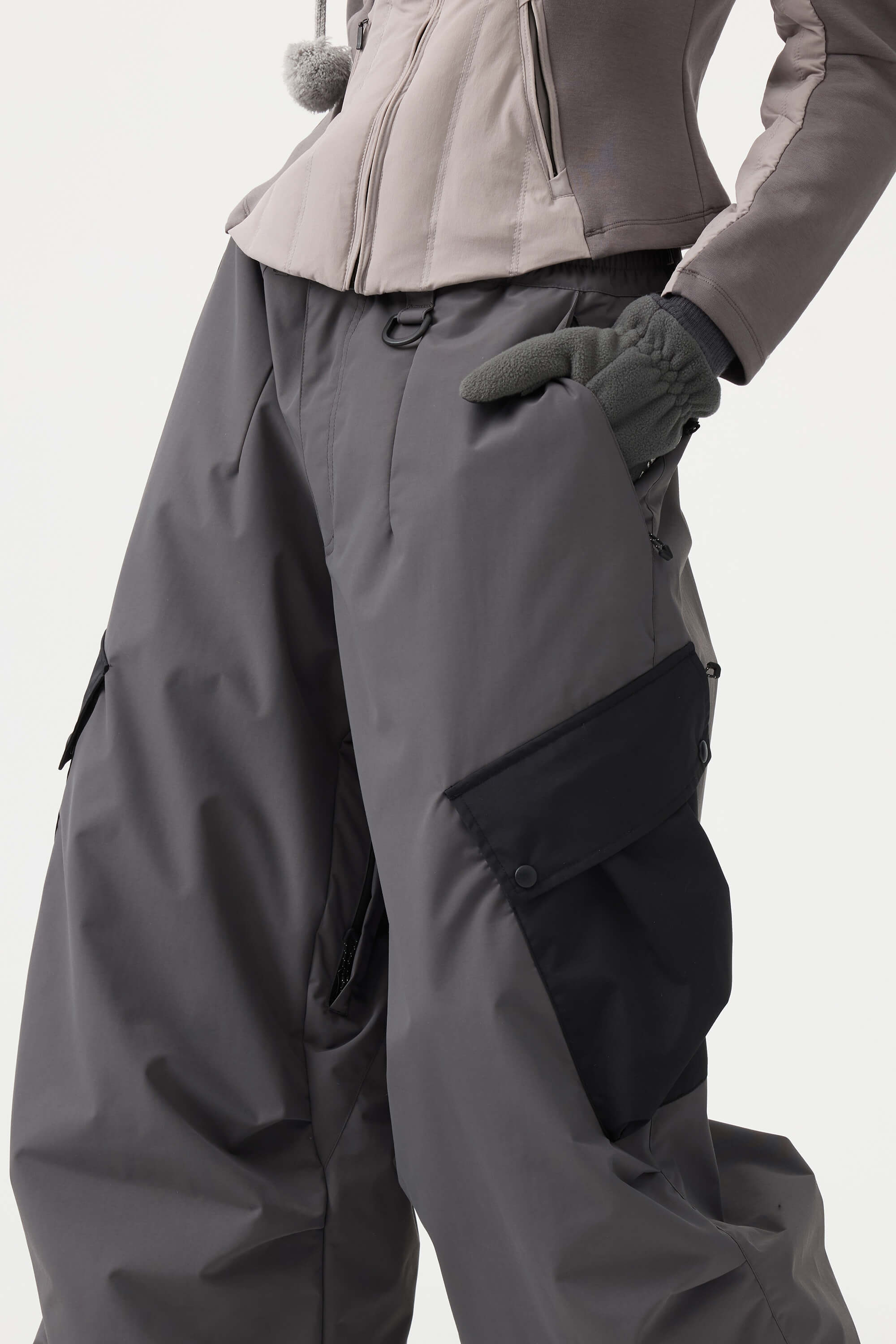 Women's Dark Gray Baggy Color-Blocked Ski Pants Cargo Pocket Snow Pants Secondary image