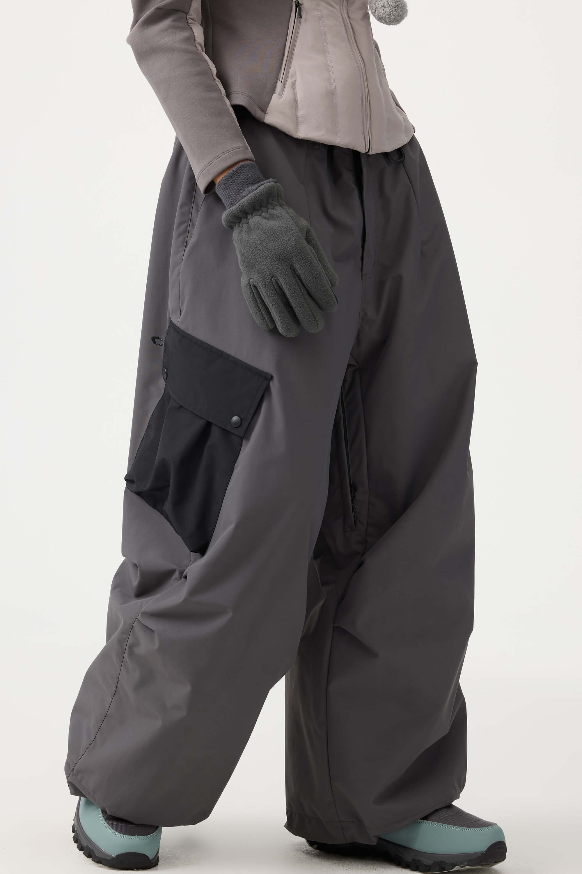 Women's Black Baggy Color-Blocked Ski Pants Cargo Pocket Snow Pants